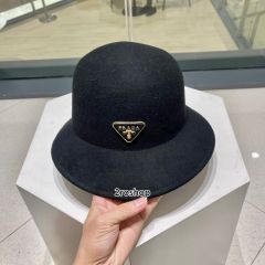 PRADA 모자