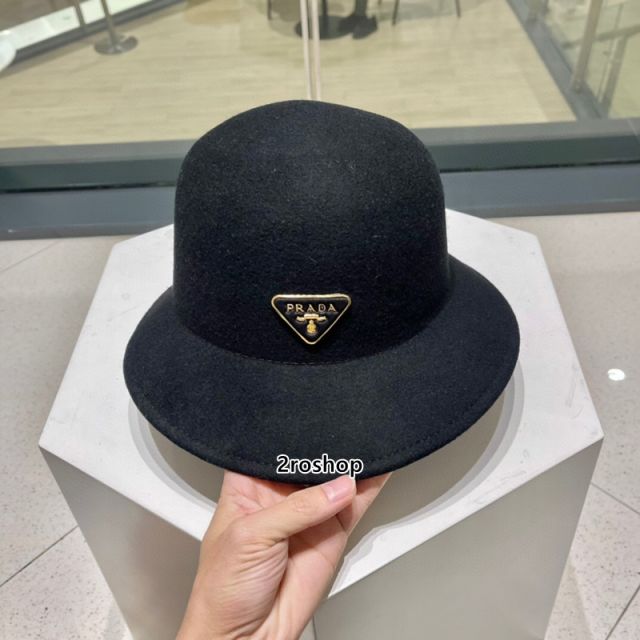 PRADA 모자