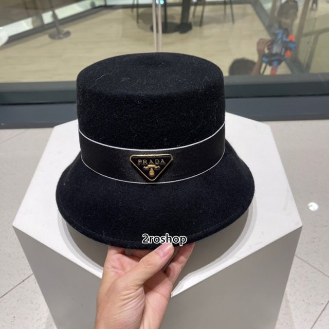 PRADA 모자
