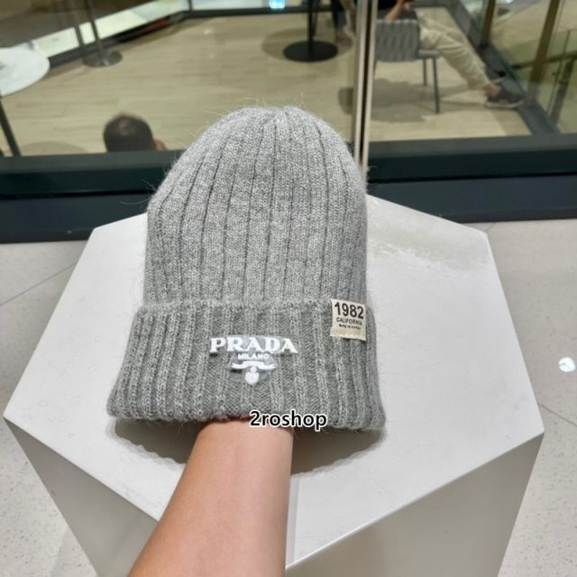 PRADA 모자