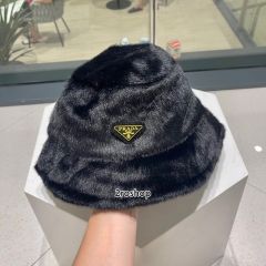 PRADA 모자