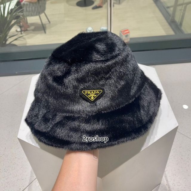 PRADA 모자
