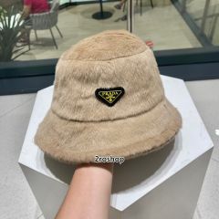 PRADA 모자
