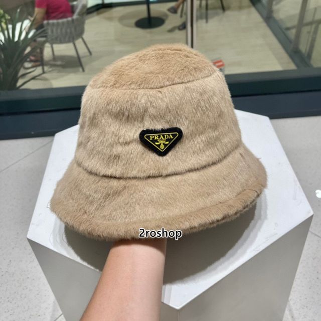 PRADA 모자