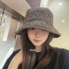 PRADA 모자