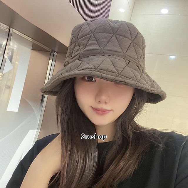 PRADA 모자