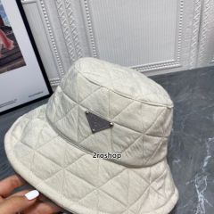PRADA 모자