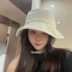PRADA 모자