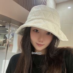 PRADA 모자
