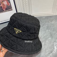 PRADA 모자