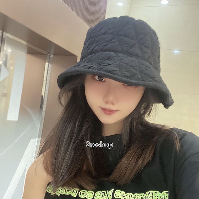 PRADA 모자