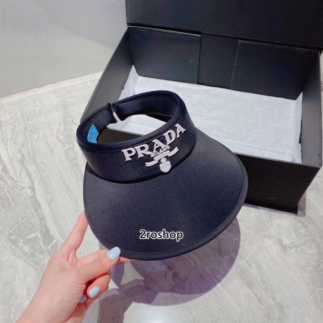 PRADA 모자