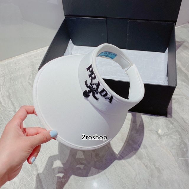 PRADA 모자
