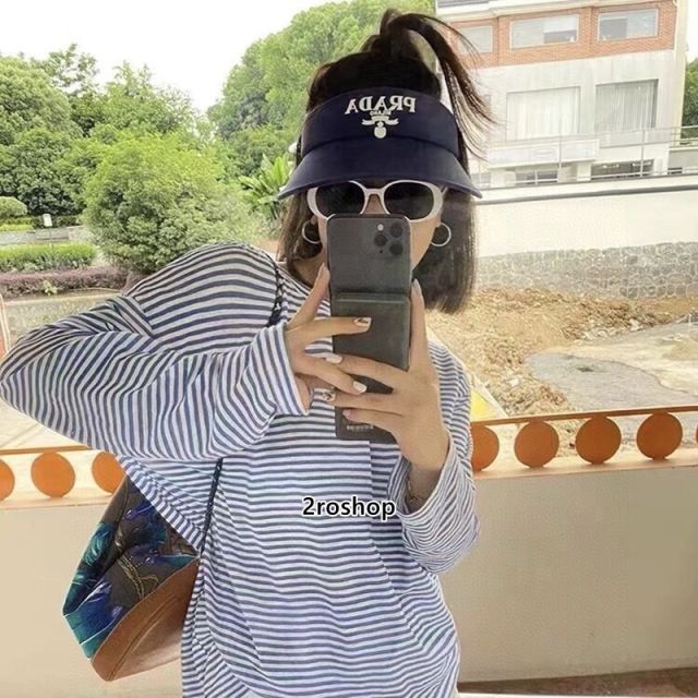 PRADA 모자