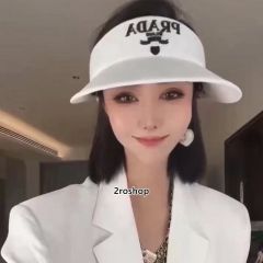PRADA 모자