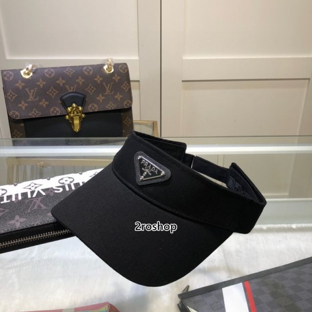 PRADA 모자
