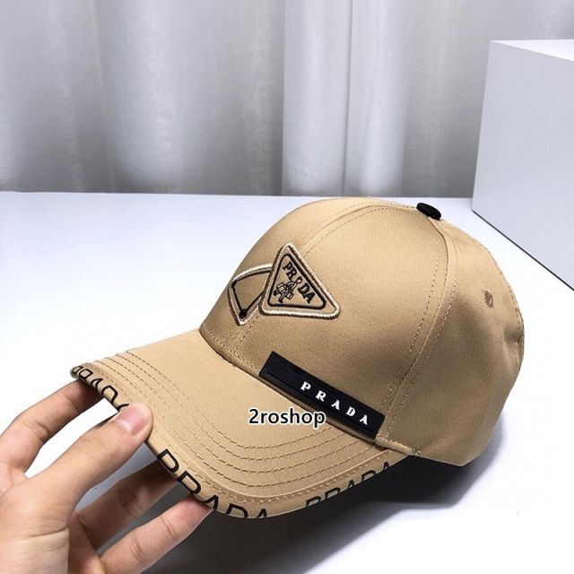 PRADA 모자