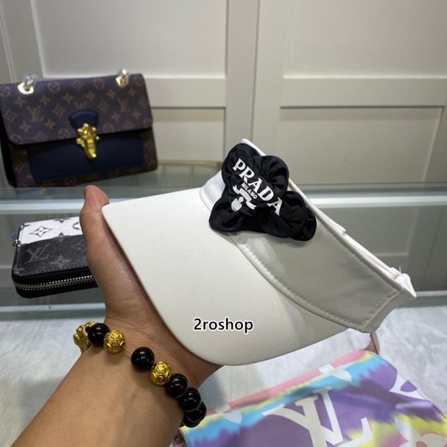 PRADA 모자