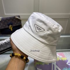 PRADA 모자