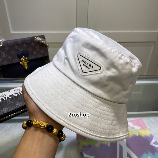 PRADA 모자