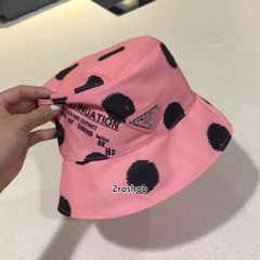 PRADA 모자