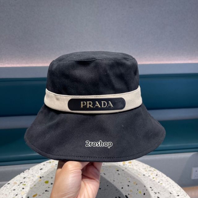 PRADA 모자
