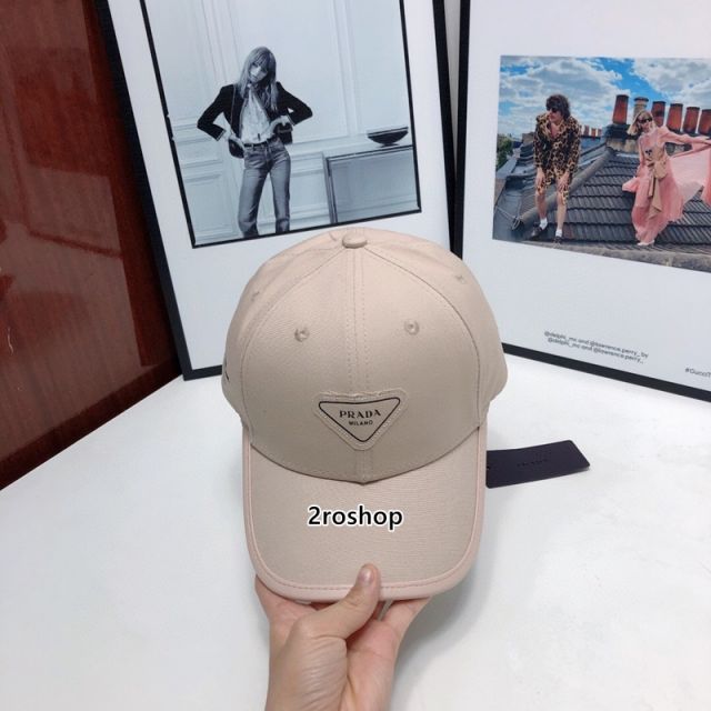 PRADA 모자