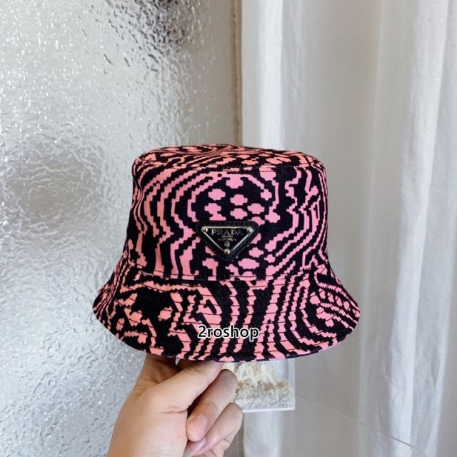 PRADA 모자