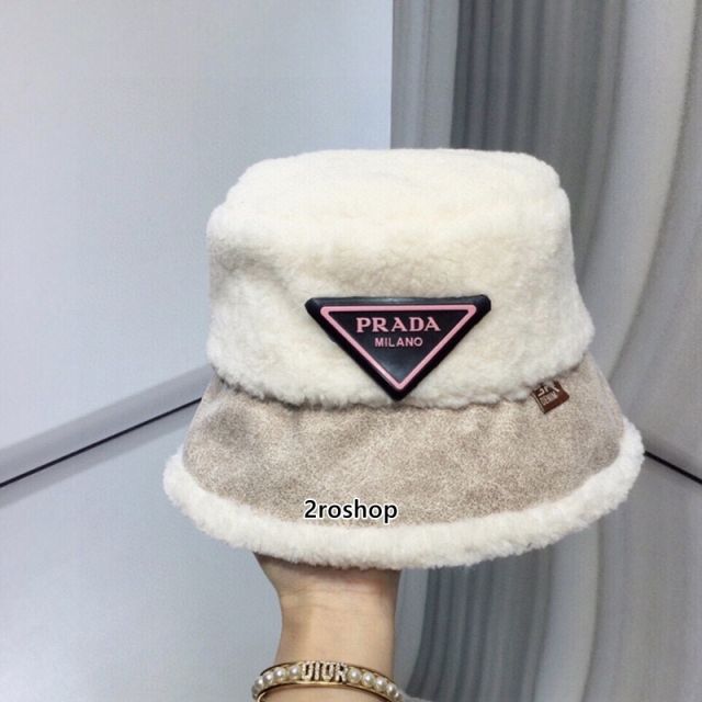 PRADA 모자