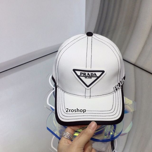 PRADA 모자