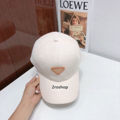 PRADA 모자