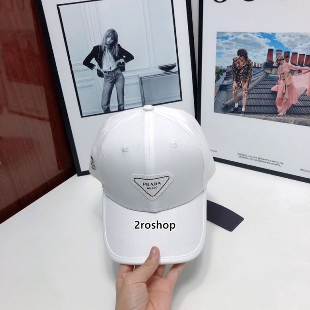 PRADA 모자
