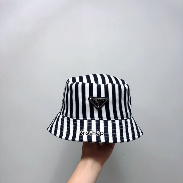 PRADA 모자