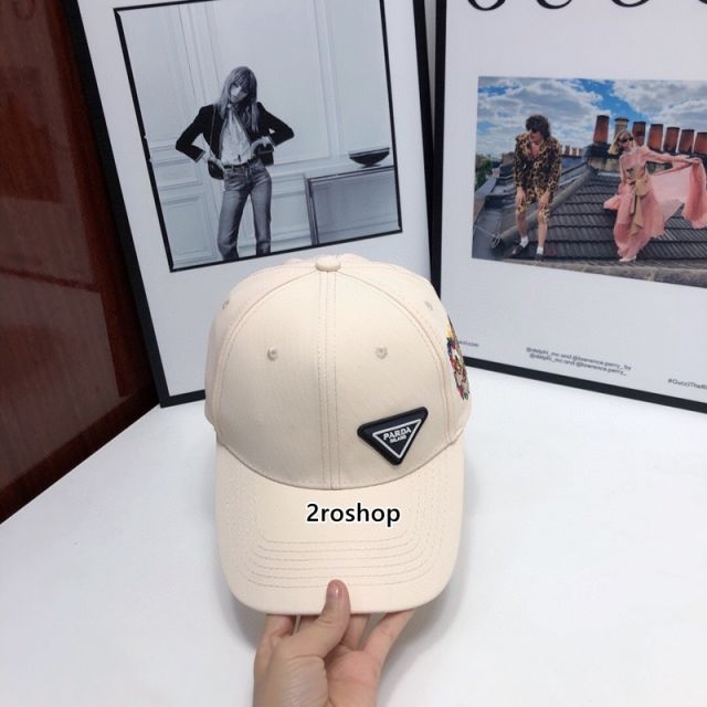 PRADA 모자