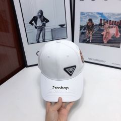 PRADA 모자