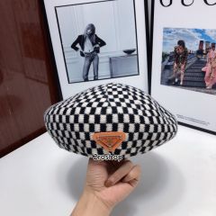PRADA 모자