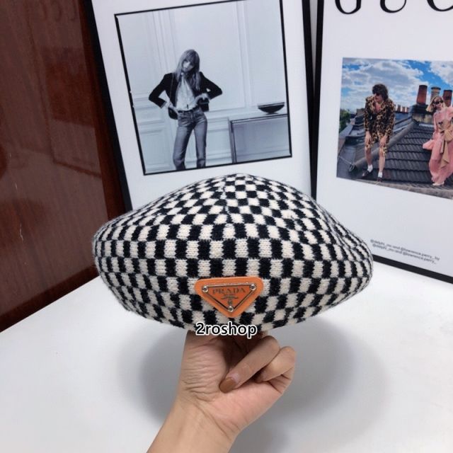 PRADA 모자