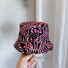 PRADA 모자