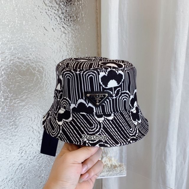 PRADA 모자