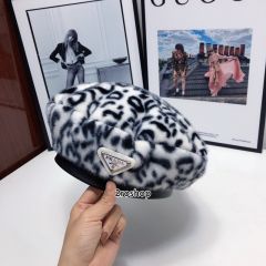PRADA 모자
