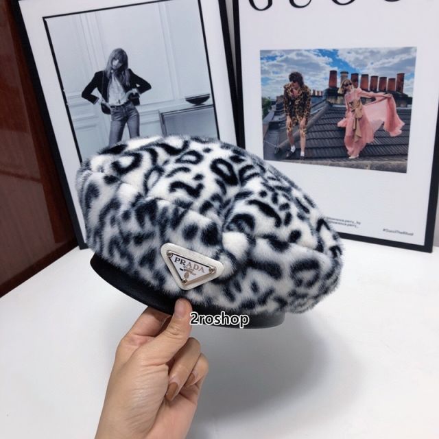 PRADA 모자