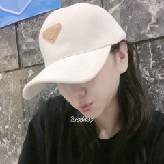 PRADA 모자