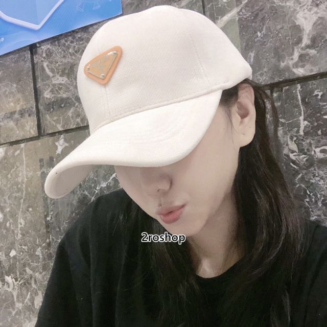 PRADA 모자