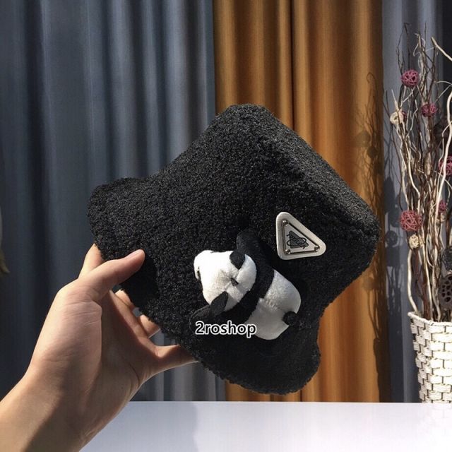 PRADA 모자