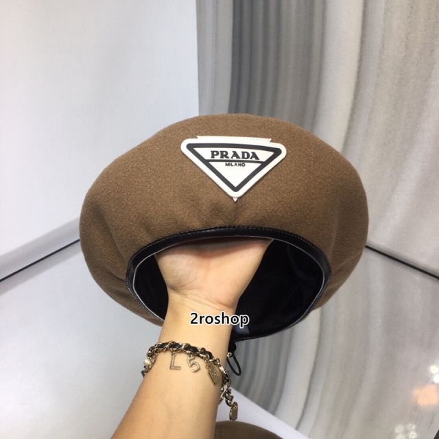PRADA 모자