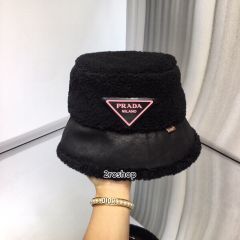 PRADA 모자