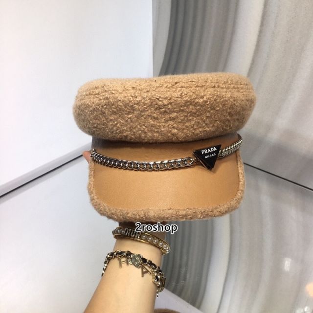 PRADA 모자