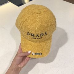 PRADA 모자
