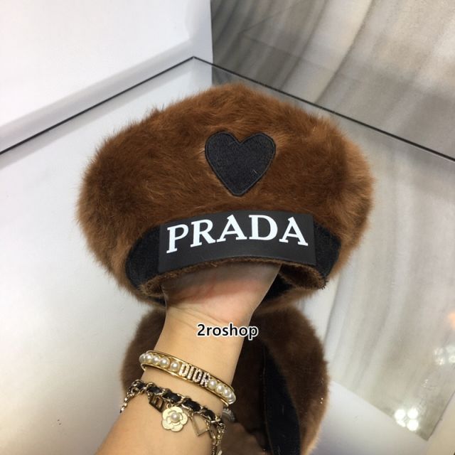 PRADA 모자