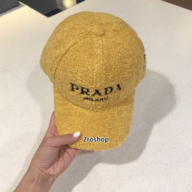 PRADA 모자